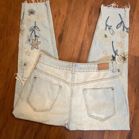 Zara basic size 6 perfect condition inseam 25 1/2 sooo cute embellishmentsJNS032 - Picture 2 of 3